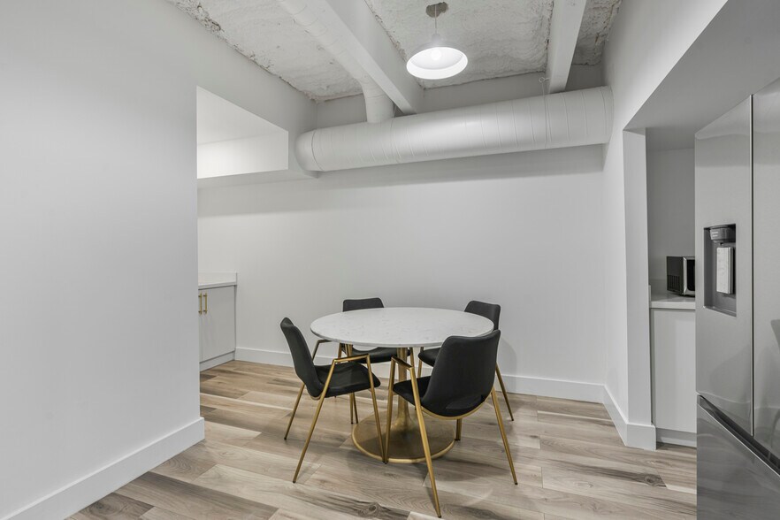 More Photos Of 2075-2129 W 76th St, Hialeah Showroom For Lease