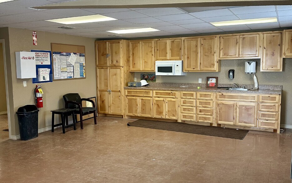 More Photos Of 6703 FM 1784, Pleasanton Warehouse For Sale