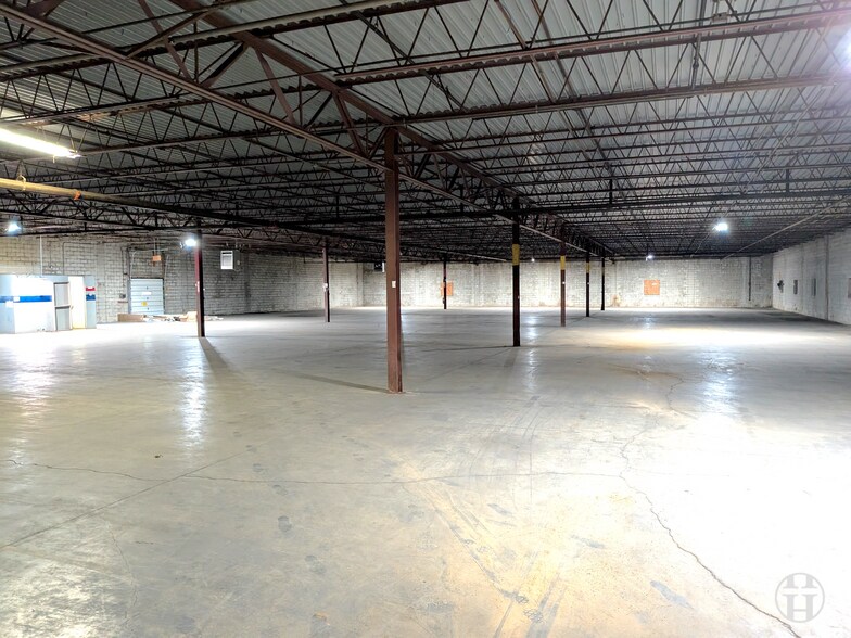 More Photos Of 213 W 1st St, Huntingburg Warehouse For Lease