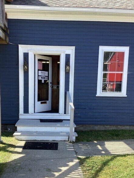 More Photos Of 12 Elm St, Hatfield Warehouse For Lease