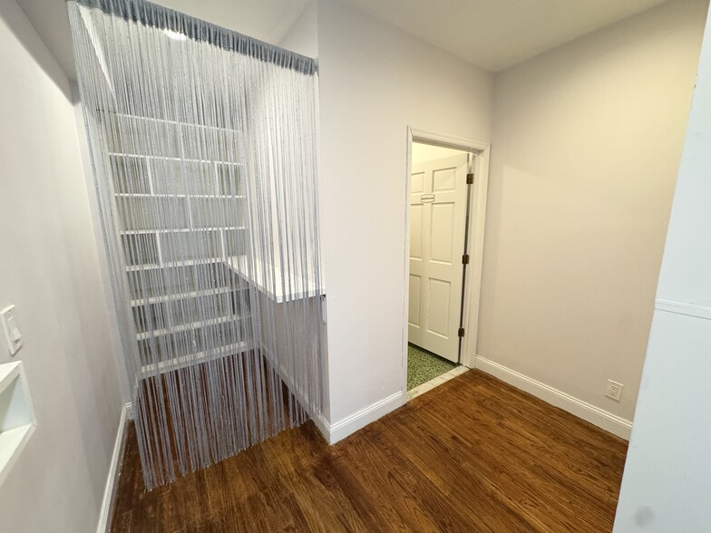 More Photos Of 45-48 47th St, Woodside Apartments For Lease