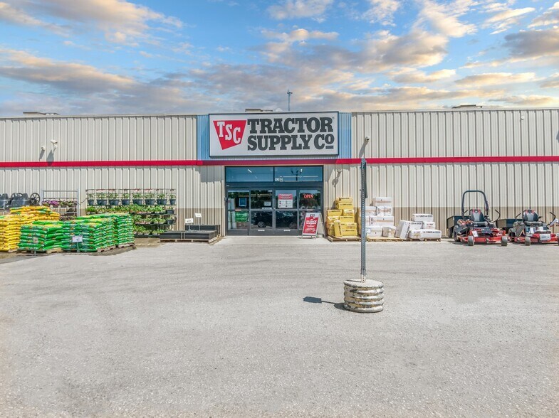 Primary Photo Of 1202 4th Ave S, Wahpeton Freestanding For Sale