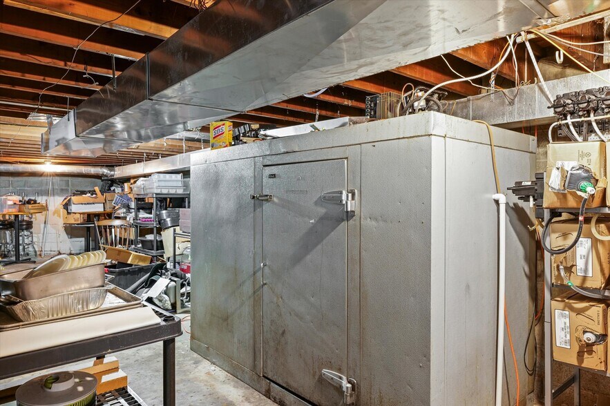 More Photos Of 125 S Market St, Paxton Specialty For Sale