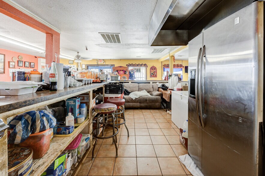 More Photos Of 412 S 8th St, South Houston Flex For Sale
