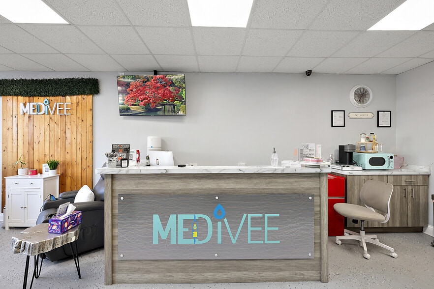 More Photos Of 749 W 9 Mile Rd, Ferndale Freestanding For Lease