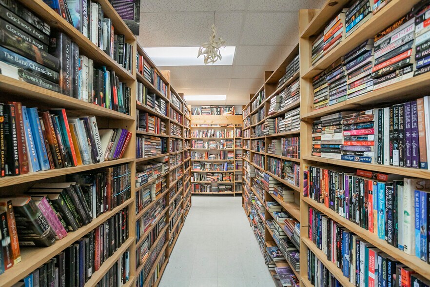 More Photos Of 1113 S Main St, Columbia Freestanding For Sale