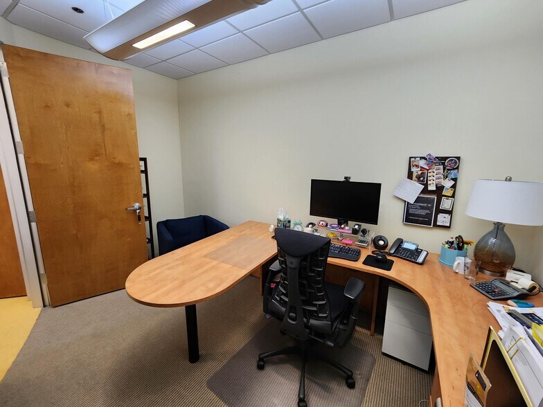 More Photos Of 1880 W Oak Pky, Marietta Loft Creative Space For Lease
