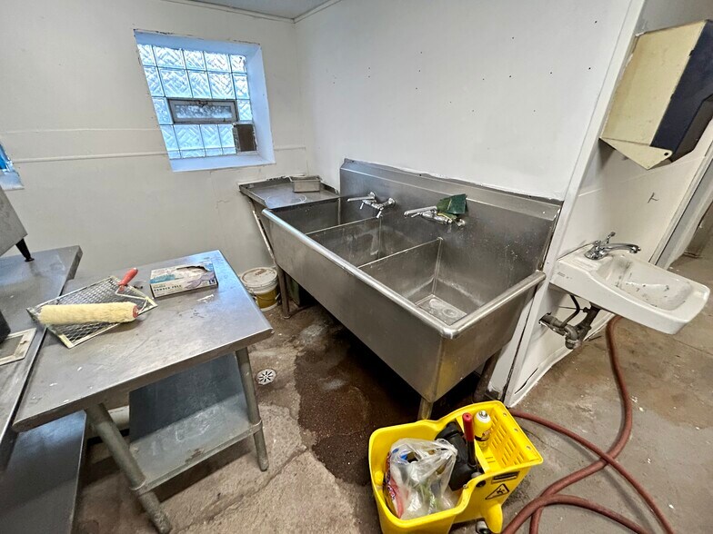 More Photos Of 3400 W Evergreen Ave, Chicago Storefront Retail Residential For Lease