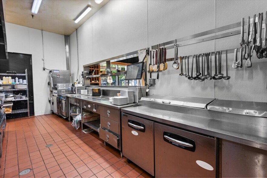 More Photos Of 560 Pine Knot Ave, Big Bear Lake Freestanding For Sale