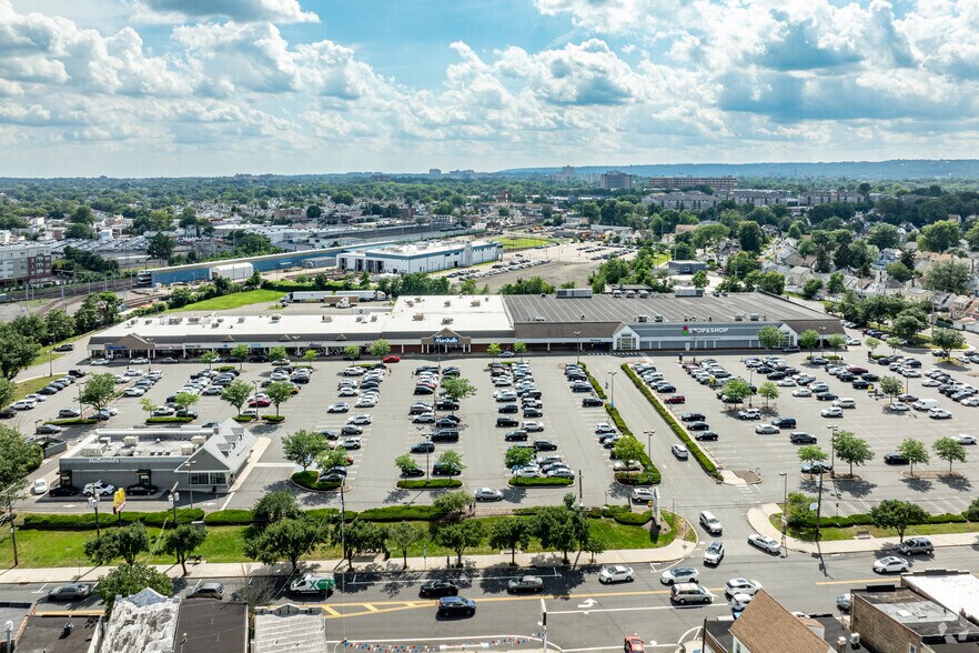 More Photos Of 8-10 Franklin St, Bloomfield Freestanding For Lease