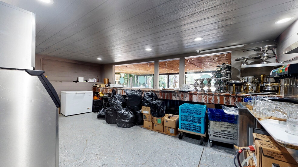 More Photos Of 6500 Foothill Blvd, Tujunga Restaurant For Sale