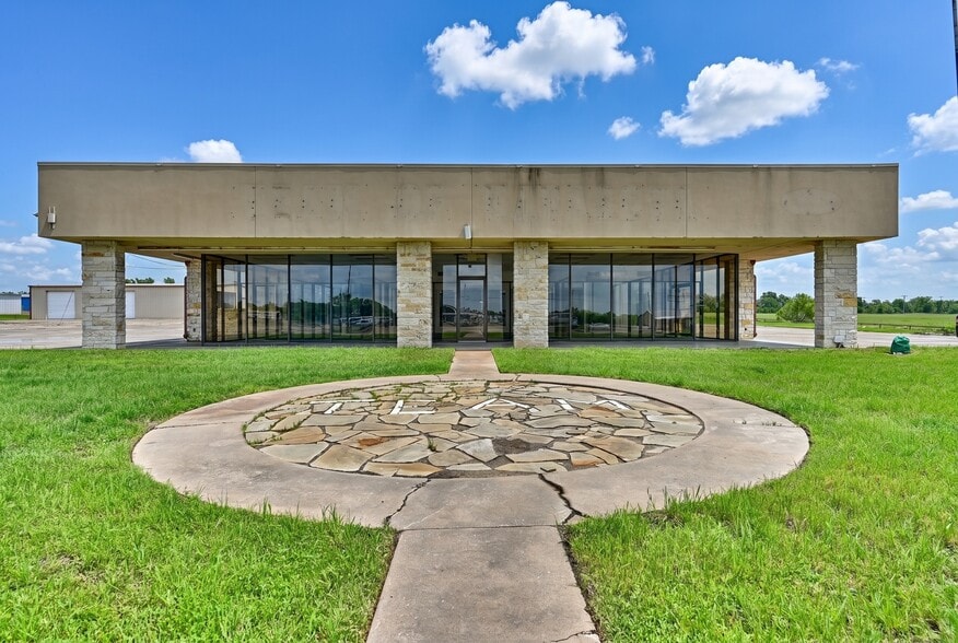 More Photos Of 9965 Highway 6, Navasota Auto Dealership For Sale