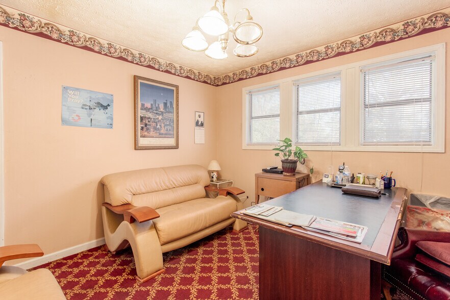 More Photos Of 1367 SW Highway 138, Riverdale Office For Sale