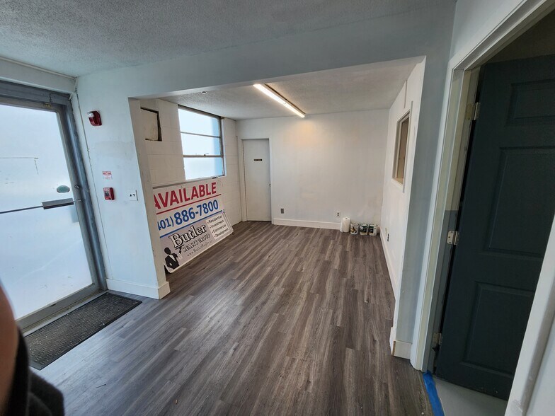 More Photos Of 103 Glenham Ave, Warwick Warehouse For Sale