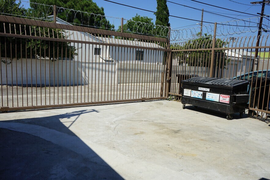 More Photos Of 10623 Burbank Blvd, North Hollywood Loft Creative Space For Sale