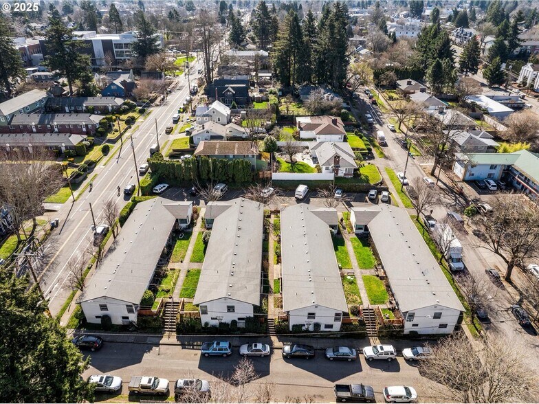 Primary Photo Of 5104 SE Clinton St, Portland Apartments For Sale