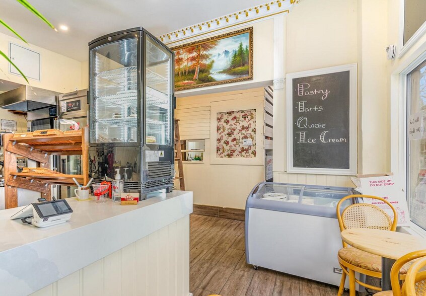 More Photos Of 74 Lippincott St, Toronto Storefront Retail Residential For Lease