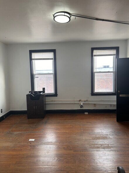 More Photos Of 7915-7917 Harford Rd, Parkville Storefront Retail Office For Lease