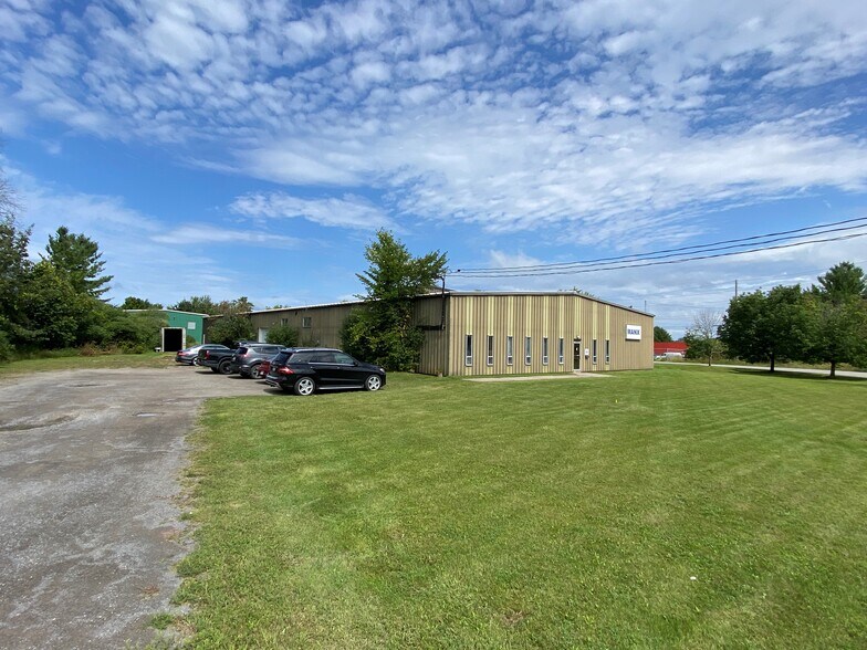 More Photos Of 38 Bruce Cres, Carleton Place Warehouse For Lease