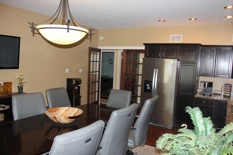 More Photos Of 15-17 Scrementi Ln, Steger Office For Sale