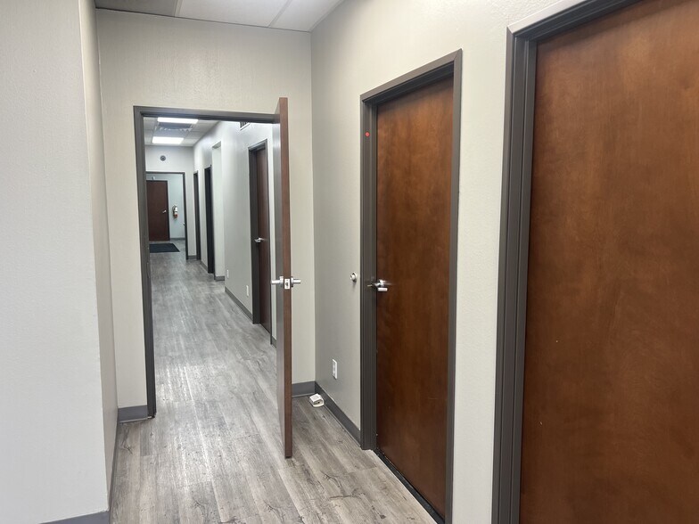 More Photos Of 14271-14277 Welch Rd, Farmers Branch Warehouse For Lease