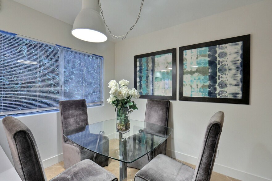 More Photos Of 534 Broadway St, Venice Apartments For Sale