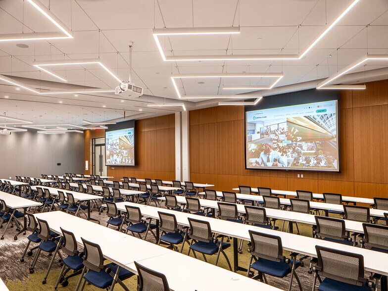 More Photos Of 2450 Crystal Dr, Arlington Office For Lease