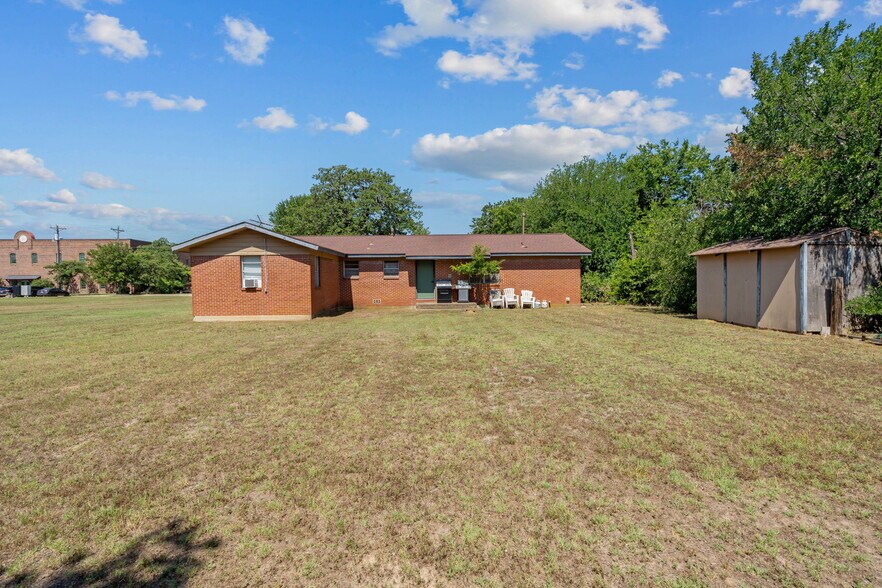 More Photos Of 403 US Highway 377, Argyle General Retail For Sale