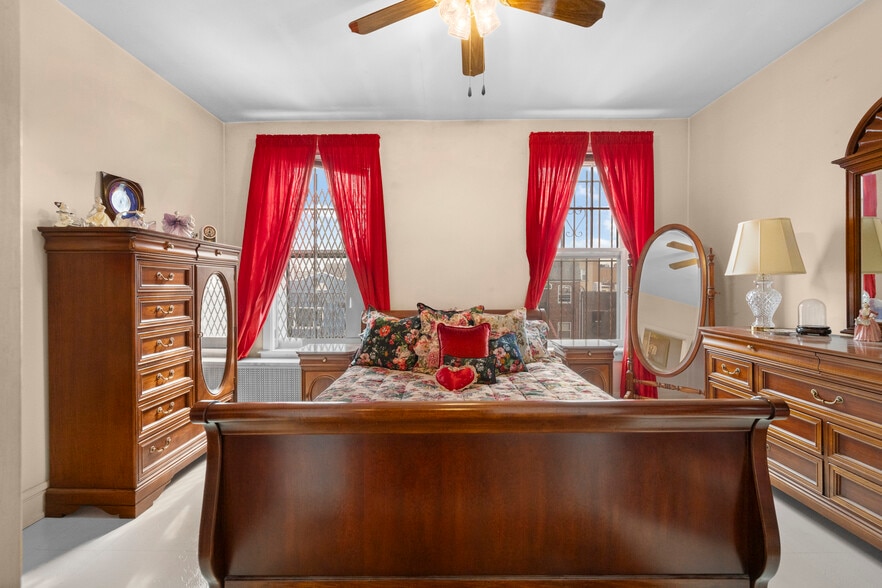 More Photos Of 3172 44th St, Astoria Multifamily For Sale