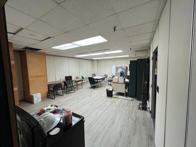 More Photos Of 136 Center St, Old Town Office For Sale