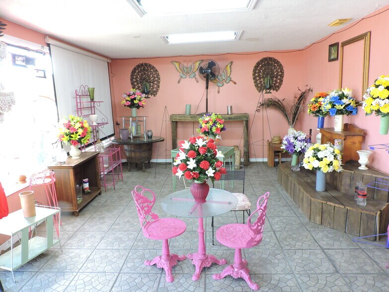 More Photos Of 2504 Main St, Jacksonville Freestanding For Sale
