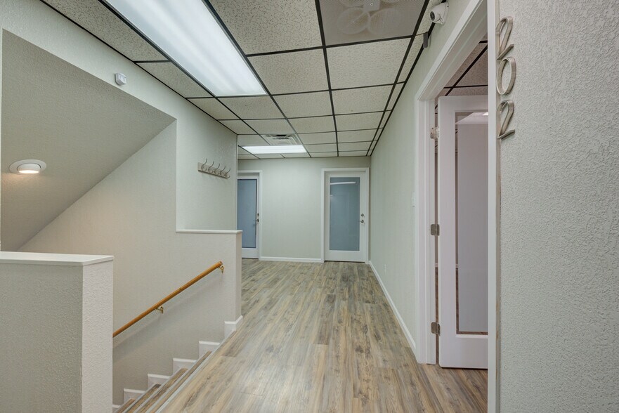 More Photos Of 921 S Interstate 35, New Braunfels Office For Lease