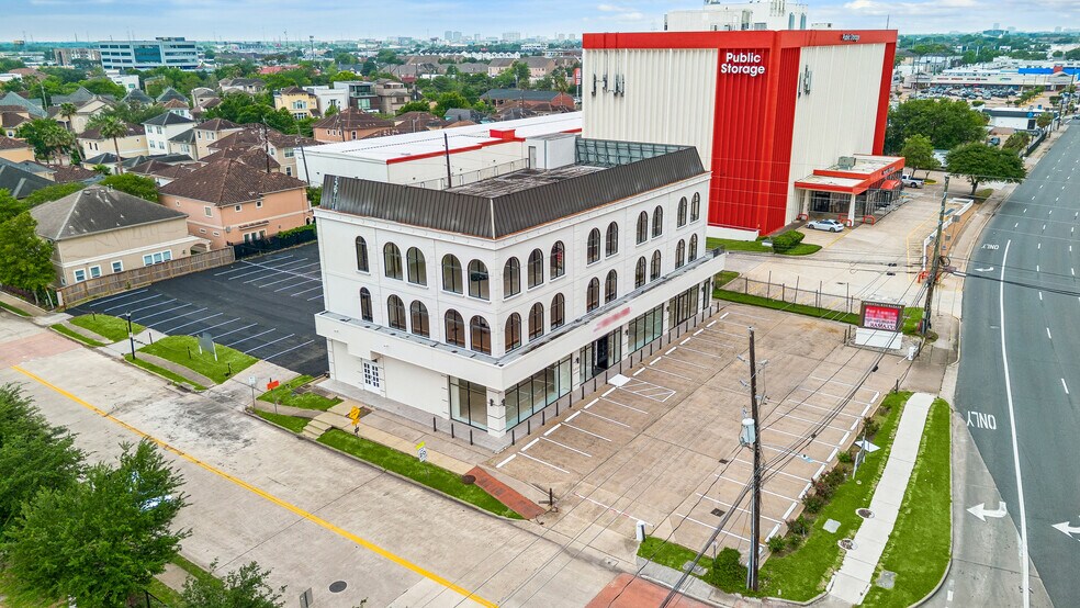 More Photos Of 5525 Westheimer Rd, Houston Freestanding For Lease
