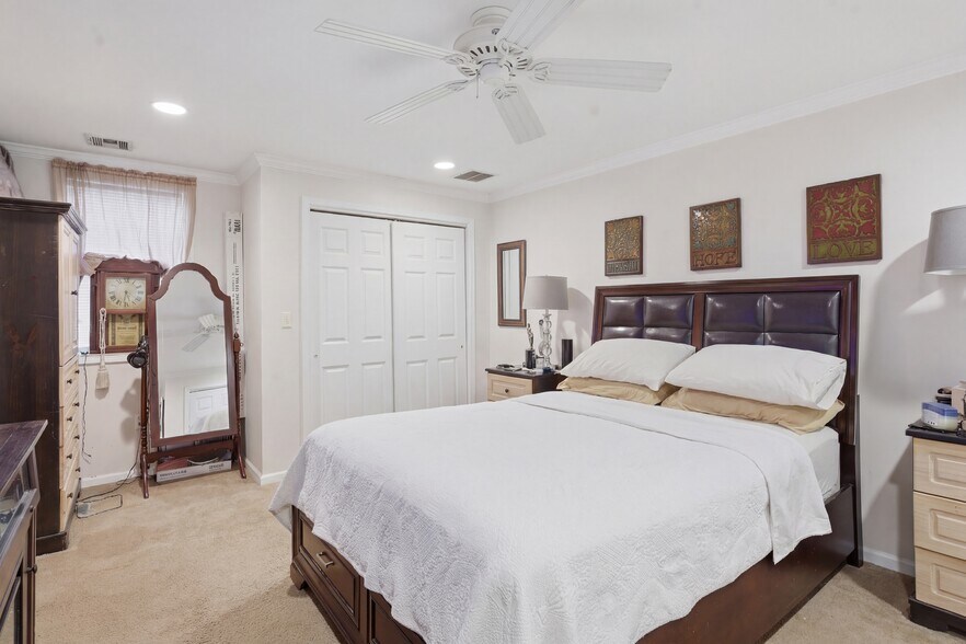 More Photos Of 106 Newport Bridge Rd, Warwick Multifamily For Sale