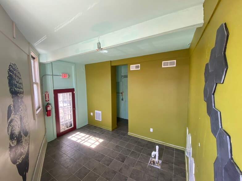 More Photos Of 3815 34th St, Mount Rainier Storefront Retail Office For Lease