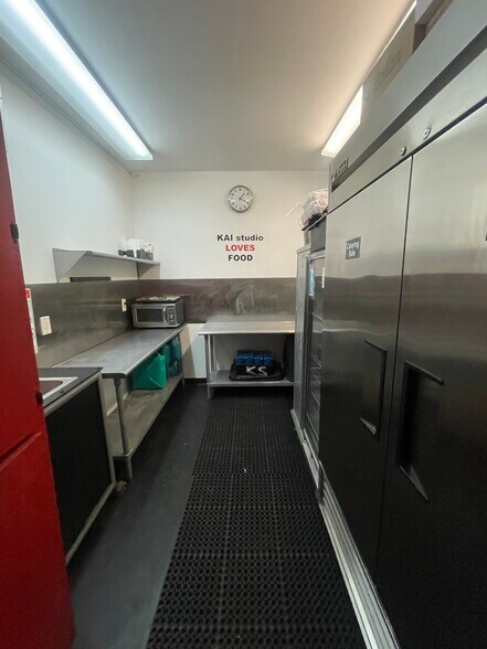 More Photos Of 1011 Dean St, Brooklyn Storefront For Lease