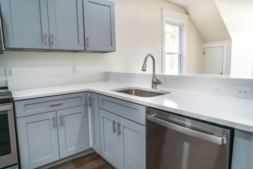 More Photos Of 2860 Perrysville Ave, Pittsburgh Funeral Home For Sale