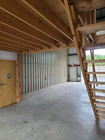 More Photos Of 5 Katie Marie Dr, Bourne Warehouse For Lease