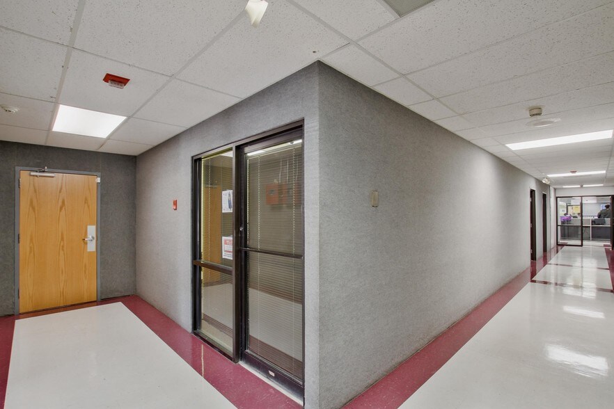 More Photos Of 7370 E 37th St, Wichita Flex For Lease