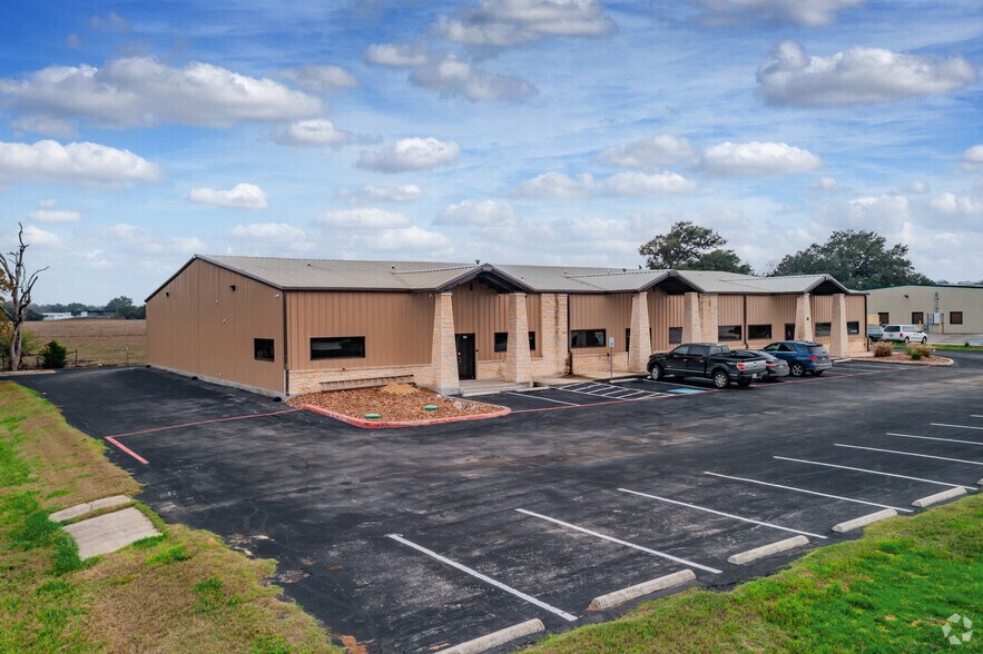 Primary Photo Of 179 Enterprise Pky, Boerne Flex For Lease
