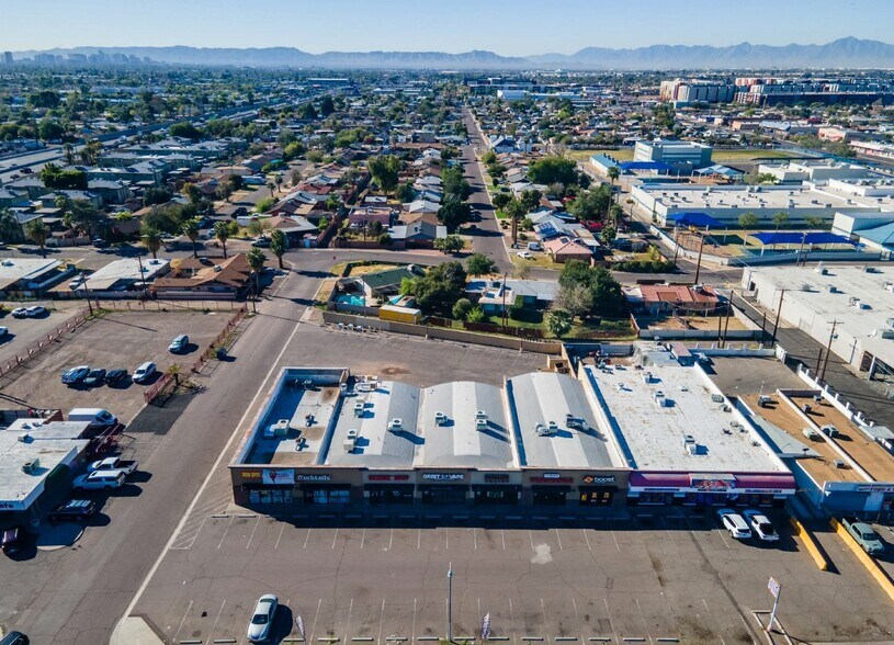 More Photos Of 2601 W Bethany Home Rd, Phoenix General Retail For Lease