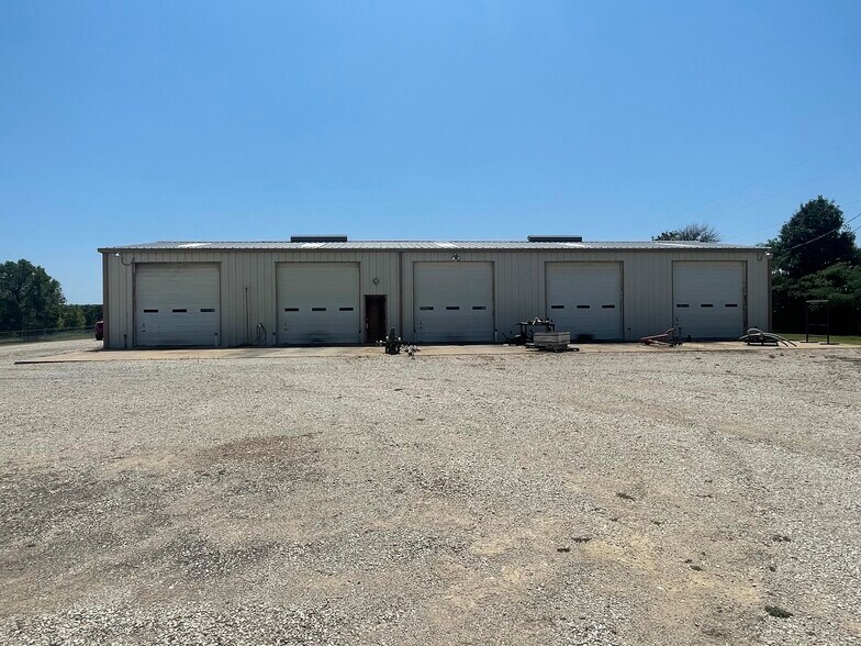 More Photos Of 1315 Caddo St, Cleveland Industrial For Sale
