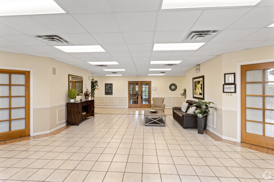 More Photos Of 145 NW Central Park Plz, Port Saint Lucie Medical For Lease