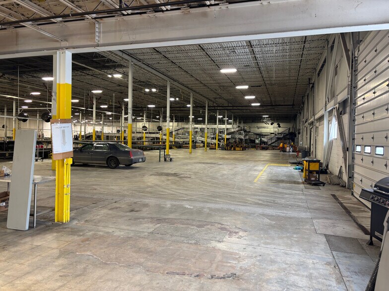 More Photos Of 40 Fordham Rd, Wilmington Distribution For Lease