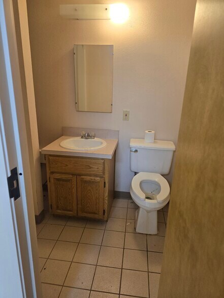 More Photos Of 3610-3616 Saturn Rd, Garland Office For Lease