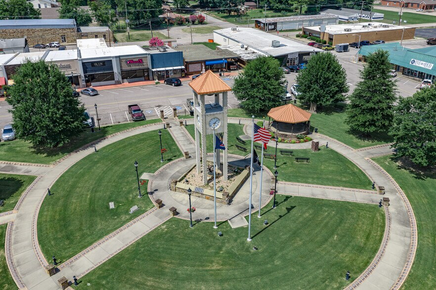 More Photos Of 20 Town Sq, Greenwood Health Club For Sale
