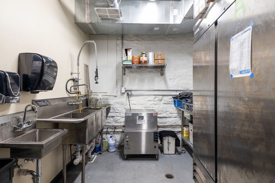 More Photos Of 6811 Hickory St, Tinley Park Bar For Sale