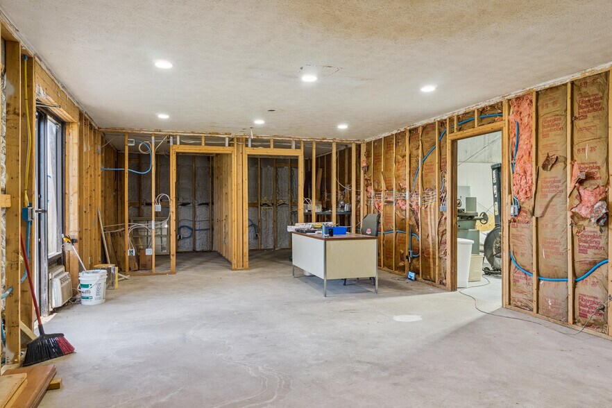 More Photos Of 12516 Highway 231, Youngstown Industrial For Sale