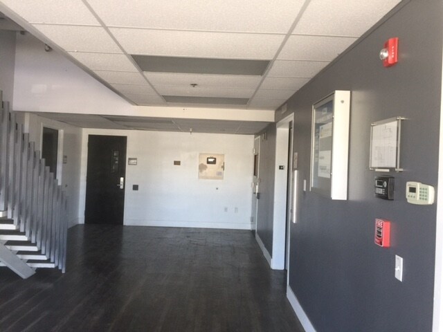 More Photos Of 1000 Lafayette St, Santa Clara General Retail For Lease