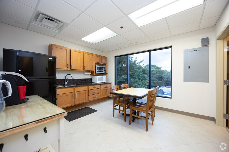 More Photos Of 5953 Buford Hwy NE, Doraville Storefront Retail Office For Sale